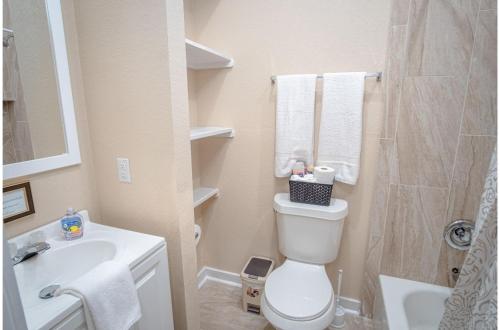 3BR2BA Remodeled House Near Downtown - image 11