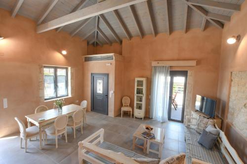 Arismari Villa - Heated Private Pool in Episkopi