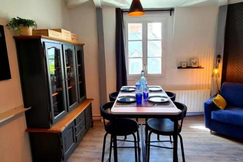 Appartement Loire et Château, Hyper Centre, vue Loire, Linge inclus, 3ème étage - Location saisonnière - Saumur