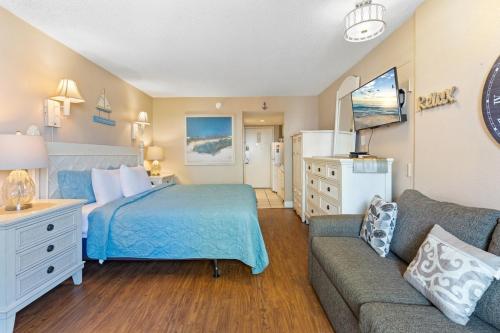 Bright Oceanview Studio in Caravelle Towers - image 2