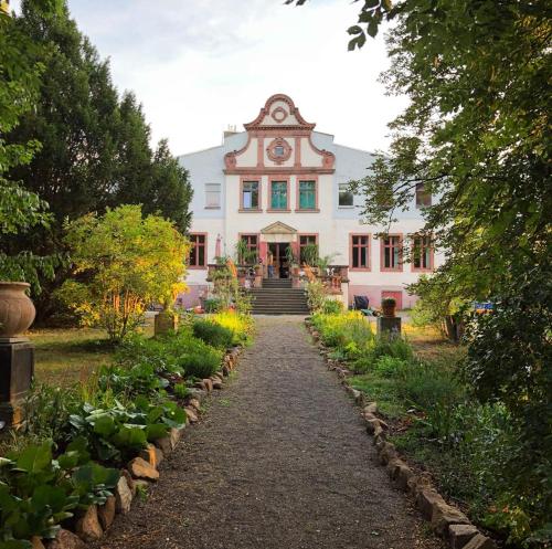 Hotelli välisilme, Herrenhaus Schmolen GbR in Bennewitz