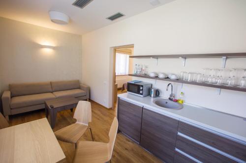 2 bedrooms, 3 beds
