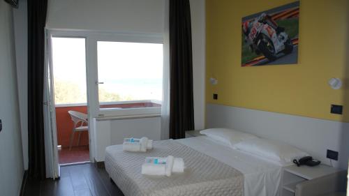 Hotel Palazzo Caveja Room Type - Triple Room with Side Sea View