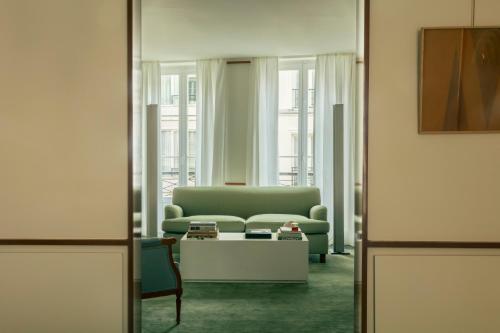 Pied A Terre Saint Honoré, Paris