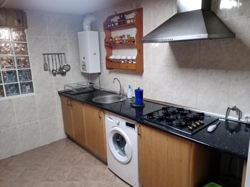 Konyha, Casa LLANO43 Lago & Montaña (Casa LLANO43 Lago & Montana) in Arroyo De Valdearroyo