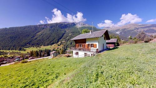 Warm family apartment in Evolène, nice outdoor space, view on the mountains - Apartment - Evolène