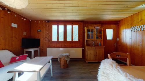 Warm family apartment in Evolene, nice outdoor space, view on the mountains