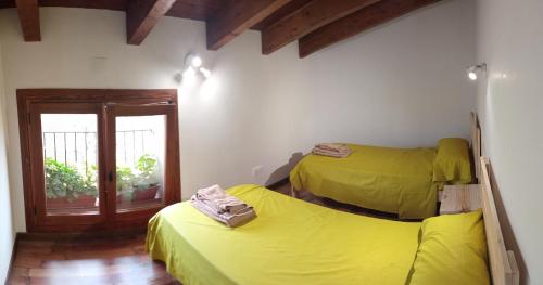 2 twin beds