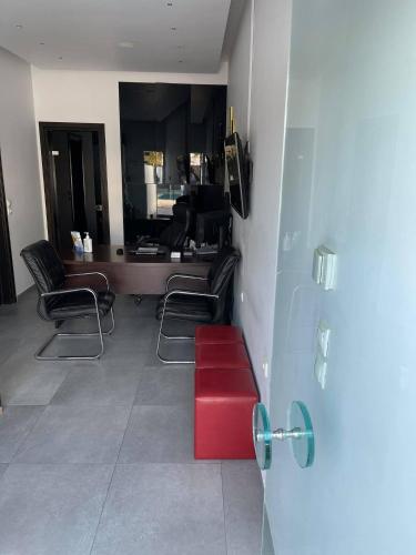 Queen Boutique Suites - image 8