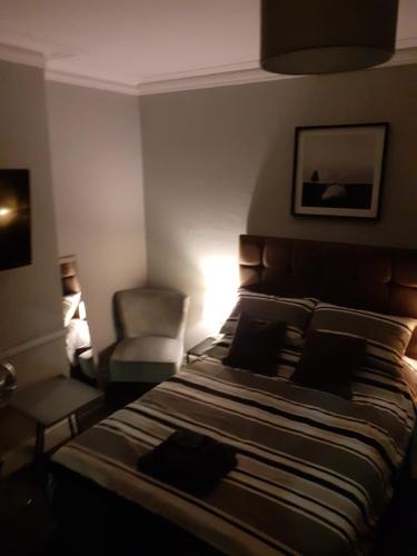 Caversham Lodge - image 2