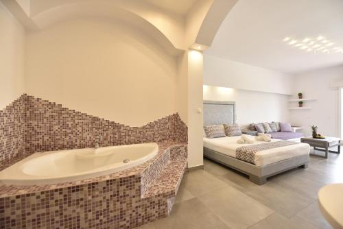 Queen Boutique Suites - image 14
