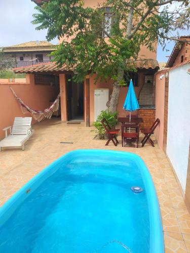 Casa com piscina e churrasqueira