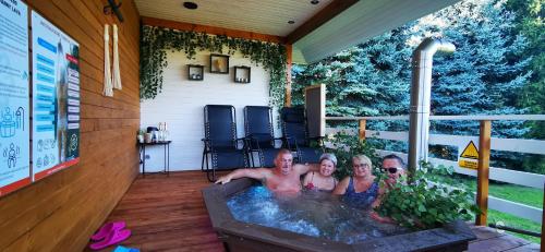 Sielanówek - Orzechowa Chatka z sauną wanną termalną jacuzzi (Sielanowek - Orzechowa Chatka z sauna wanna termalna jacuzzi) in Bjerna
