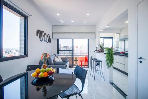 Duplex em Pinheiros, piscina, vista incrível, AC