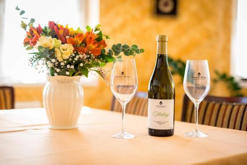 อาหารและเครื่องดื่ม, Francesca Apartmanlakása (Francesca Apartmanlakasa) in ทัพโพลค่า