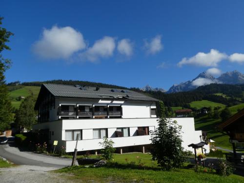 Ferienwohnung Aberg an der Skipiste mit Schwimmbad Sauna und Hochkönig Card in Maria Alm
