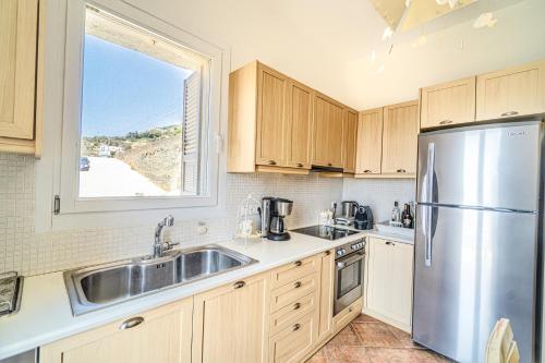 'IRIDA' 4-BDR Villa, Amazing Sunset & Sea Views