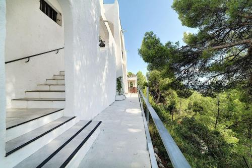 Superb and atypical villa with pool and splendid view in Toulon - Welkeys