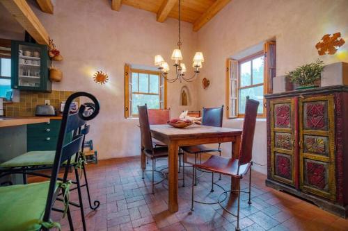 Casa Buena Suerte- Near Plaza- Quiet- Patio- 2 BR in Santa Fe, USA