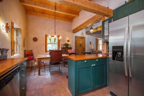 Casa Buena Suerte- Near Plaza- Quiet- Patio- 2 BR in Santa Fe, USA