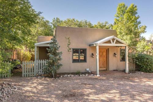 Casa Buena Suerte- Near Plaza- Quiet- Patio- 2 BR in Santa Fe, USA