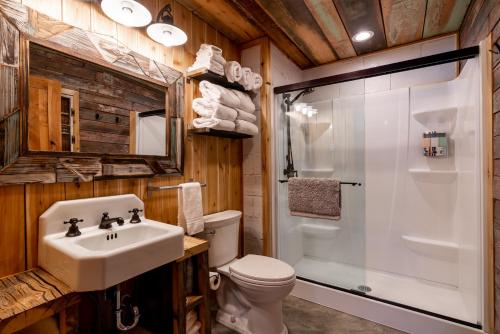 Bunkhouse, West Yellowstone (photo 10)