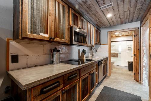 Bunkhouse, West Yellowstone (photo 5)