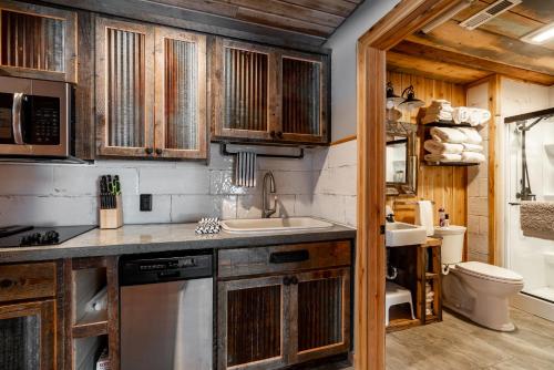 Bunkhouse, West Yellowstone (photo 4)