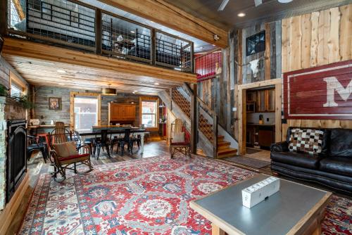 Bunkhouse, West Yellowstone (photo 7)