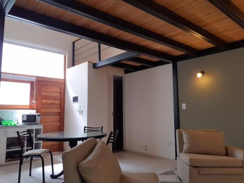 Standard Triple Room image 5