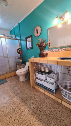 浴室, PLAYA TILA Lodging & Restaurant in 蒂拉蘭
