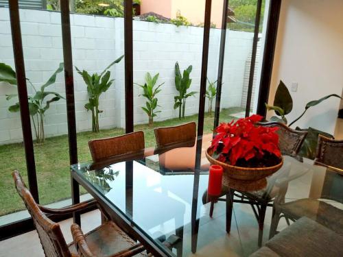 Casa com churrasqueira e Wi-Fi na Praia de Camburi