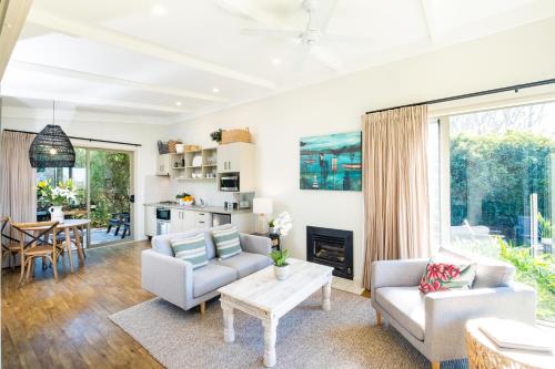 Coastal Cottage Retreat - Te Awanga Cottages in Te Awanga