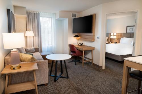 Staybridge Suites TEMECULA - WINE COUNTRY, an IHG hotel Room Type - Two-Bedroom Suite with One King and Two Queen Beds - Communications Accessible
