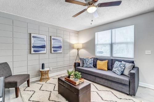 Cozy Apartment on Shaded Street!