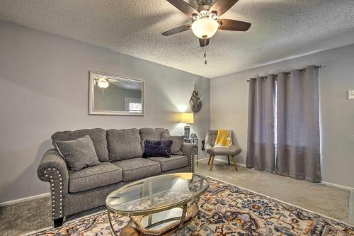 Cozy 2nd-Floor Apartment Near Smithville Lake - image 2