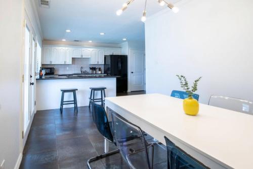 Tropical Getaway with Jacuzzi Spa kids friendly - image 9