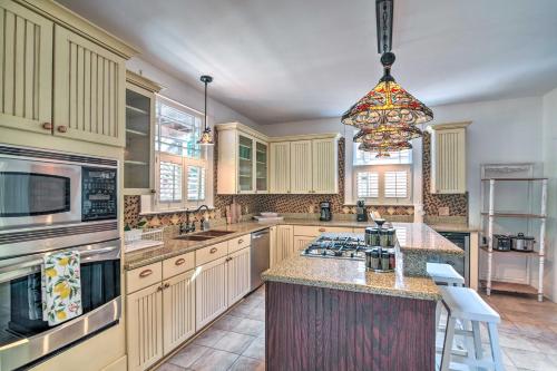 Historic Galveston Home with Yard Near Seawall - image 5