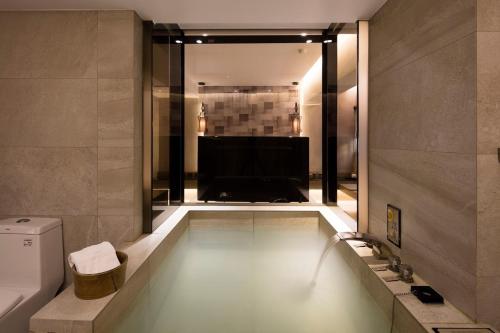 เจบีจี ฮอตสปริง รีสอร์ต โฮเต็ล (JBG Hot Spring Resort Hotel) in เขตเป่ยโถว