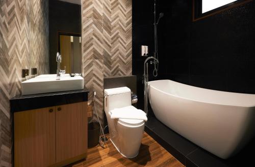 room detail thumbnail 2