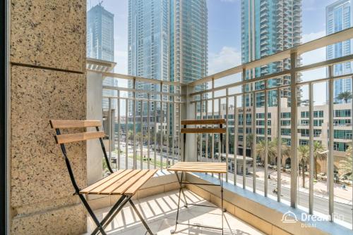 Dream Inn Apartments - Standpoint Tower - image 3