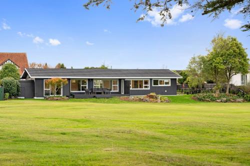 Above Par Golf Course Villa with Hot Tub 4bd3bth - Tap to explore photos