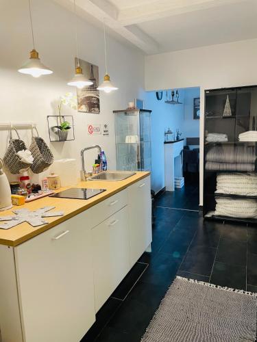 티미쇼아라 Perfect Place to Stay self check in-24h-NETFLIX-WIFI 4성급 싱글룸 로비