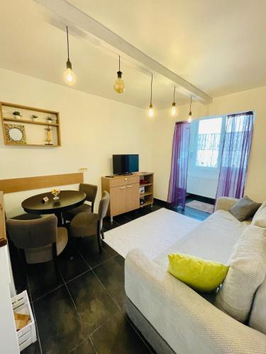 티미쇼아라 Perfect Place to Stay self check in-24h-NETFLIX-WIFI 4성급 싱글룸 스위트룸