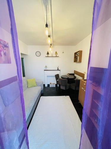 티미쇼아라 Perfect Place to Stay self check in-24h-NETFLIX-WIFI 4성급 싱글룸 레스토랑