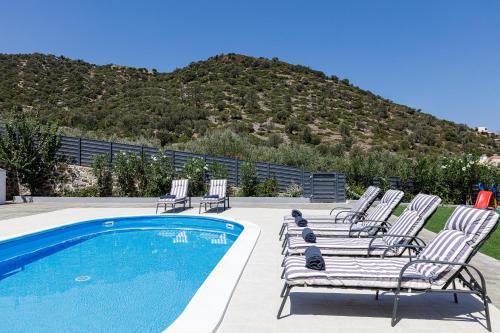 Family Friendly Basilicata Attali villa Private Pool,Children area