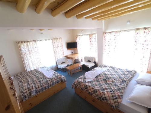 Quadruple Room with Private Bathroom room in Lhachik Guest House