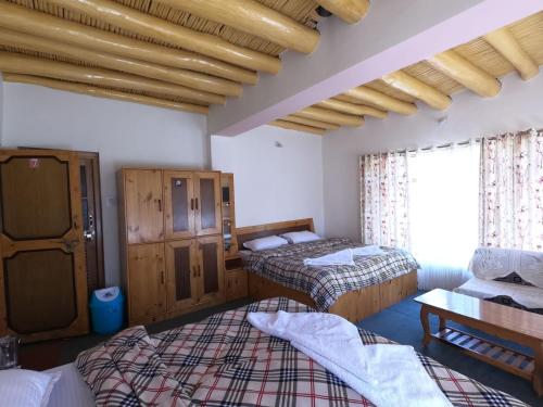 Quadruple Room with Private Bathroom image 8