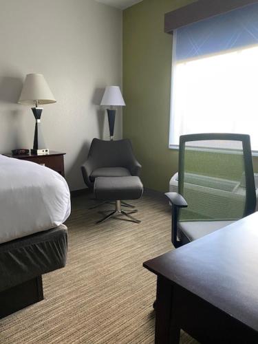 Holiday Inn Express Hotel & Suites Hinesville