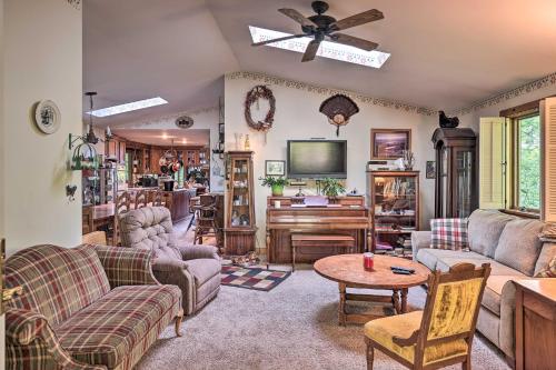 Serene Lodi Escape with Deck Boat, Hike and Sip! in Lodi, USA
